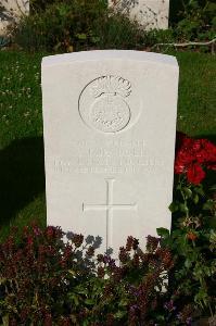 Dozinghem Military Cemetery - Turnbull, A